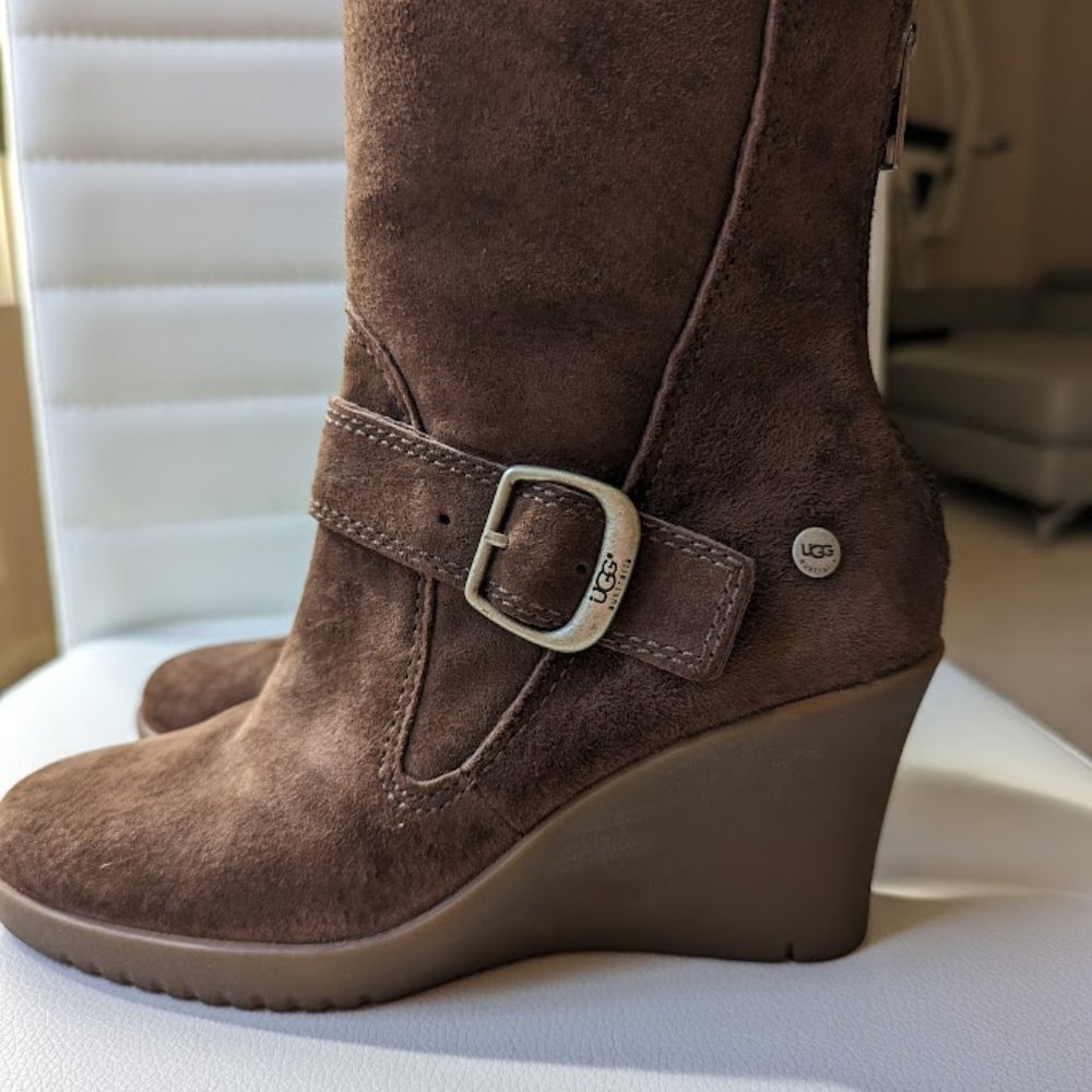 UGG ANKLE HEEL BOOTIES